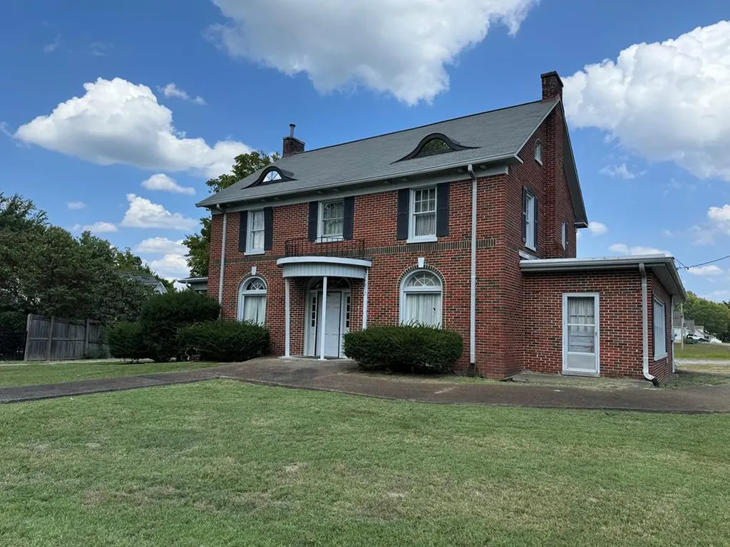 228 3rd Avenue South Baxter TN 38544
