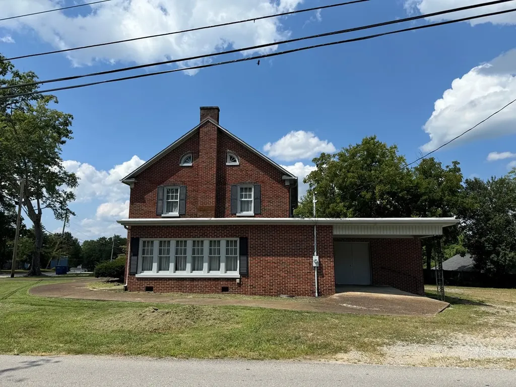 228 3rd Avenue South Baxter TN 38544