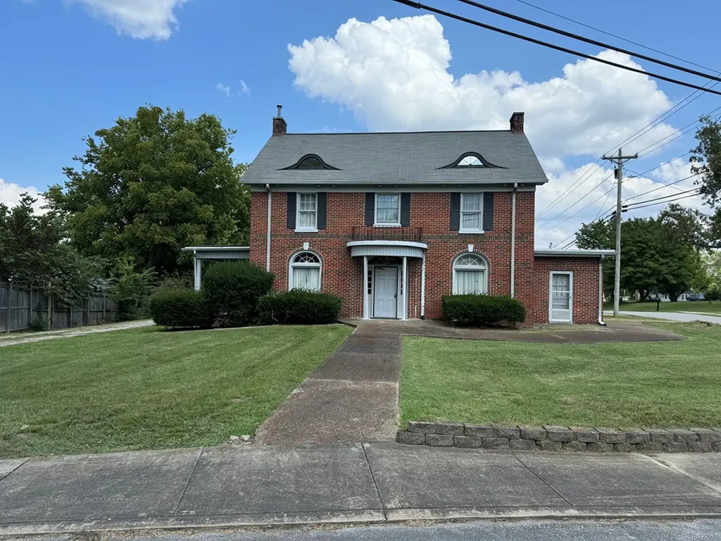 228 3rd Avenue South Baxter TN 38544