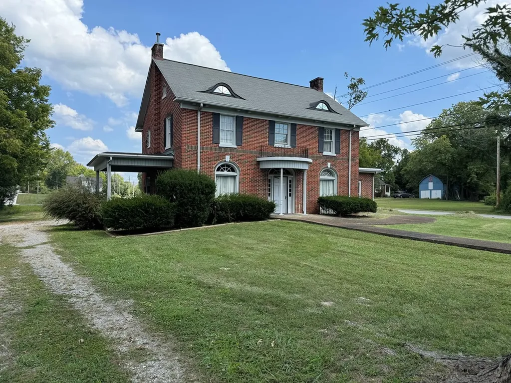 228 3rd Avenue South Baxter TN 38544