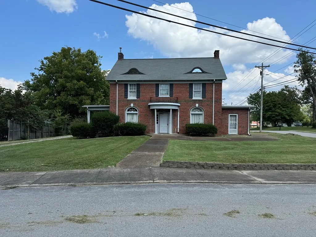 228 3rd Avenue South Baxter TN 38544