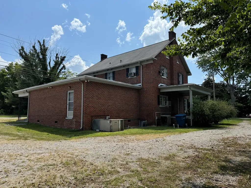 228 3rd Avenue South Baxter TN 38544