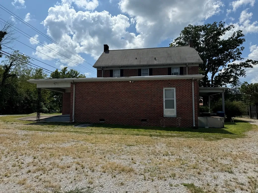 228 3rd Avenue South Baxter TN 38544