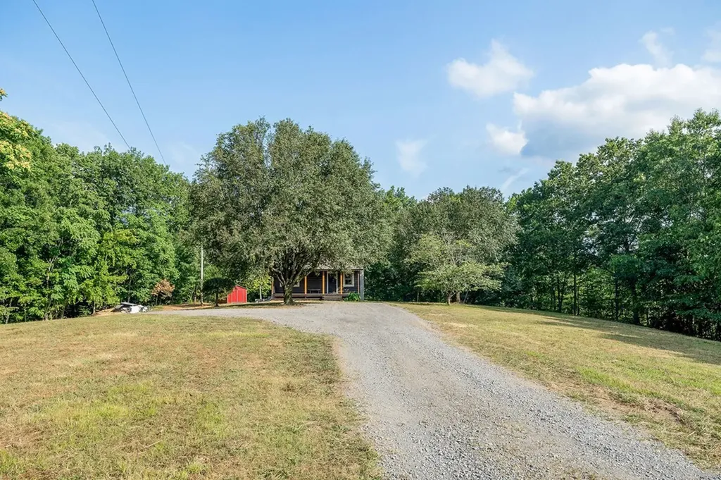 527 Countrywood Lane Gainesboro TN 38562