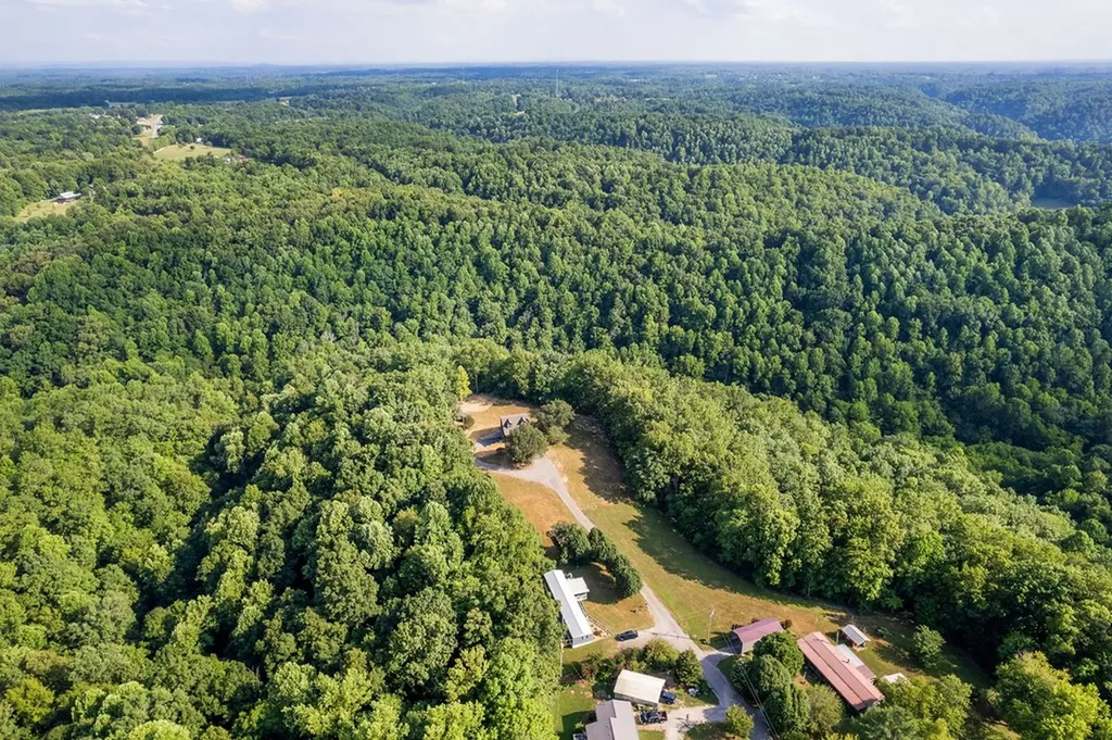 527 Countrywood Lane Gainesboro TN 38562