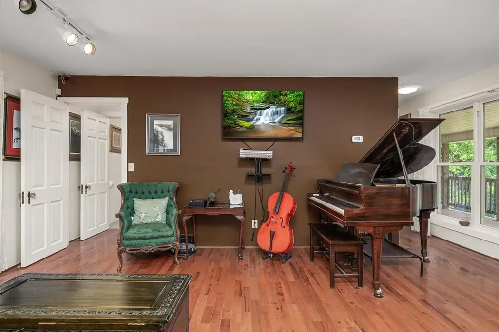 2867 Arcot Road Celina TN 38551