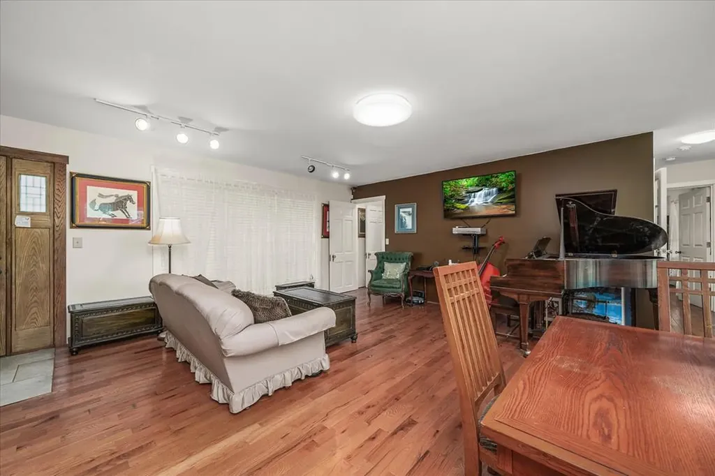 2867 Arcot Road Celina TN 38551