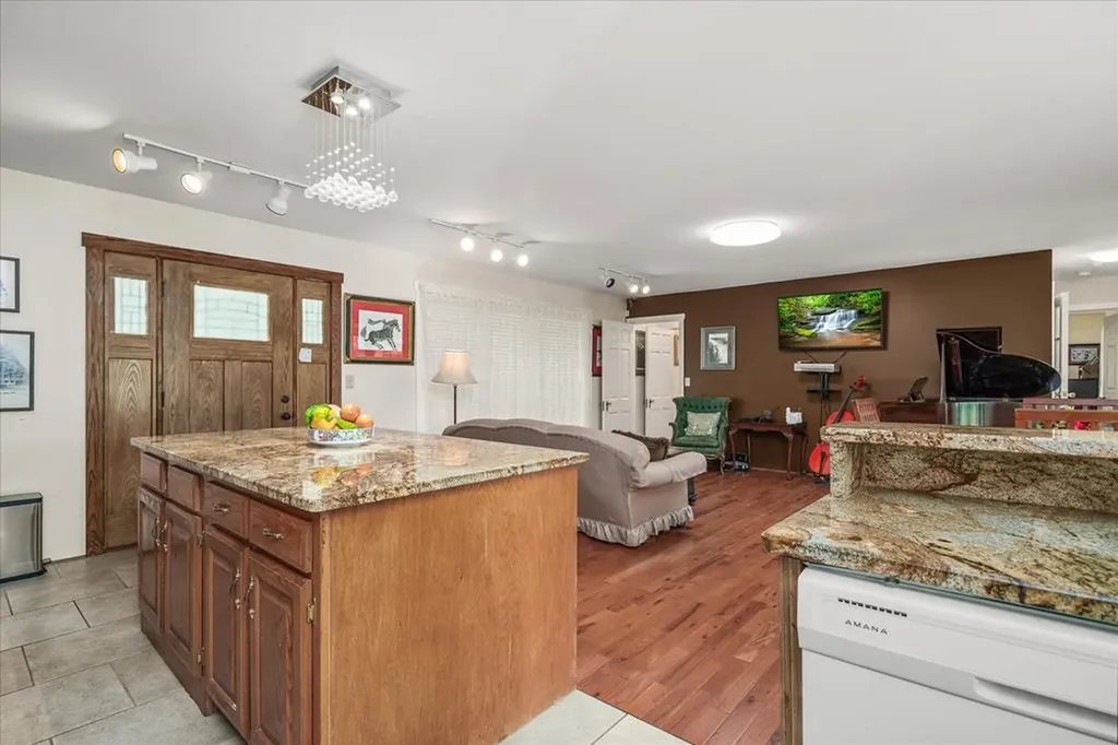 2867 Arcot Road Celina TN 38551