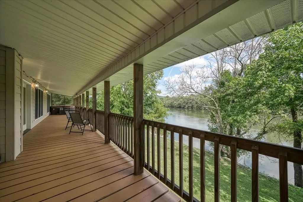 2867 Arcot Road Celina TN 38551