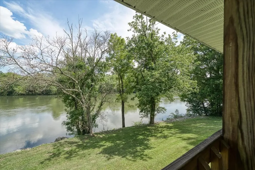 2867 Arcot Road Celina TN 38551