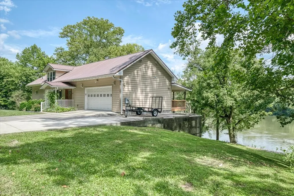 2867 Arcot Road Celina TN 38551