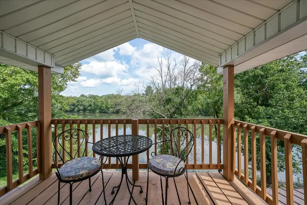 2867 Arcot Road Celina TN 38551