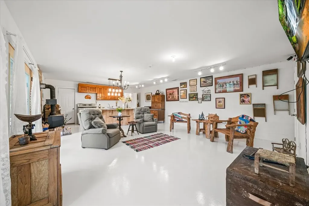 2867 Arcot Road Celina TN 38551