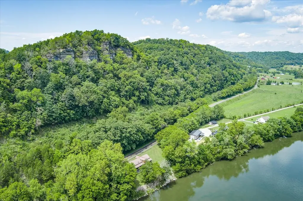 2867 Arcot Road Celina TN 38551