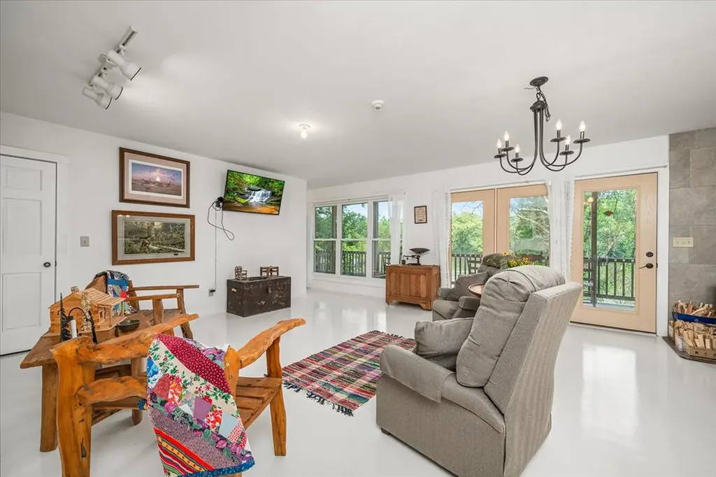 2867 Arcot Road Celina TN 38551