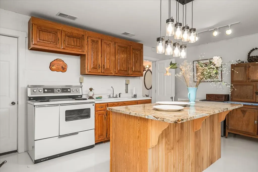 2867 Arcot Road Celina TN 38551