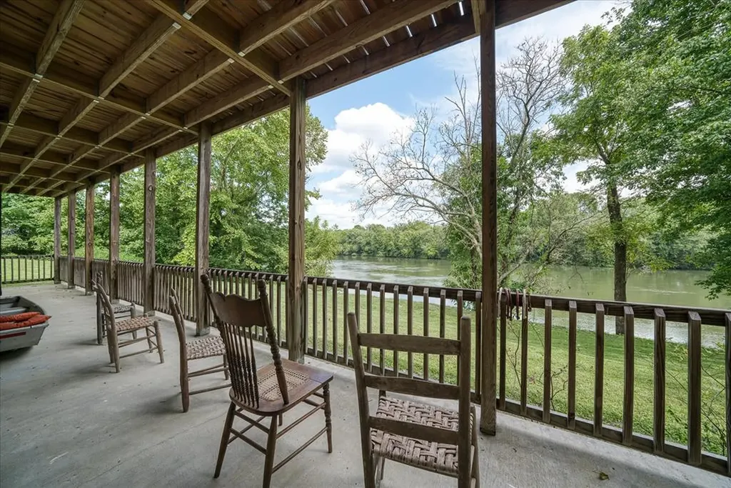 2867 Arcot Road Celina TN 38551