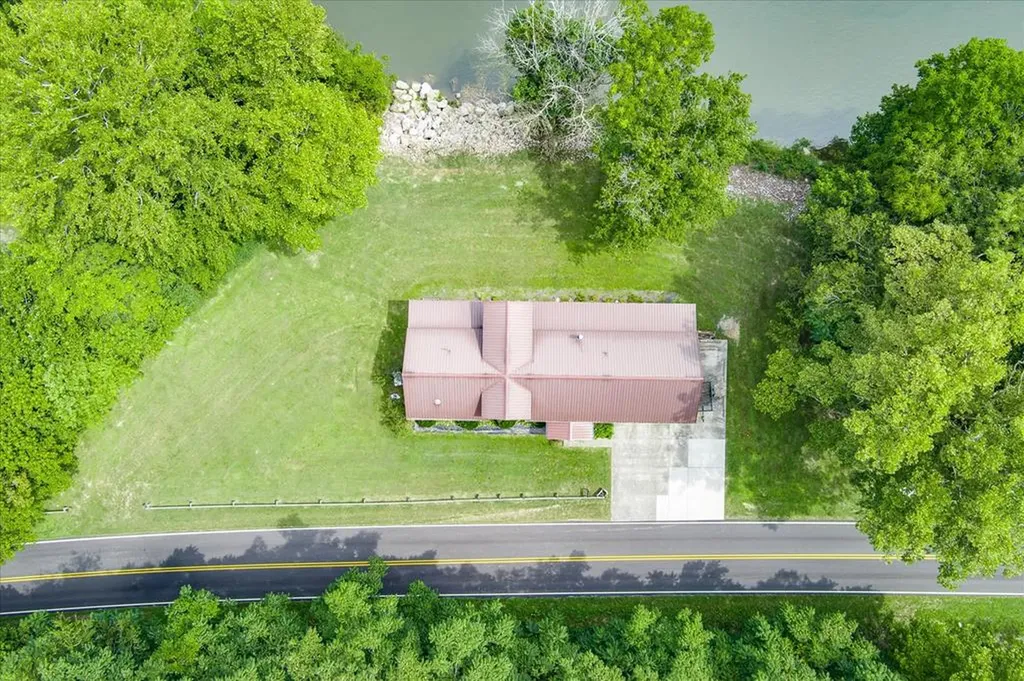 2867 Arcot Road Celina TN 38551