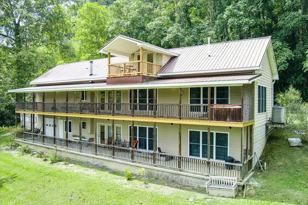 2867 Arcot Road Celina TN 38551