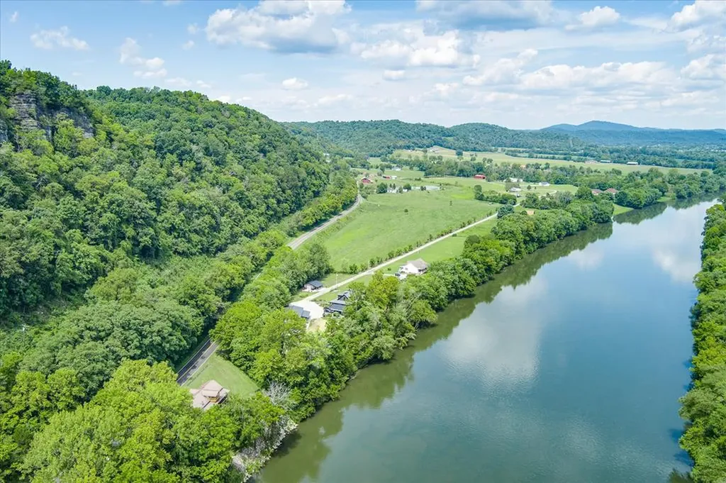 2867 Arcot Road Celina TN 38551