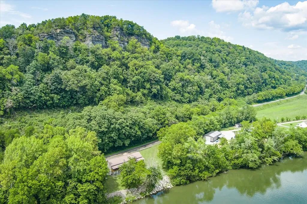 2867 Arcot Road Celina TN 38551