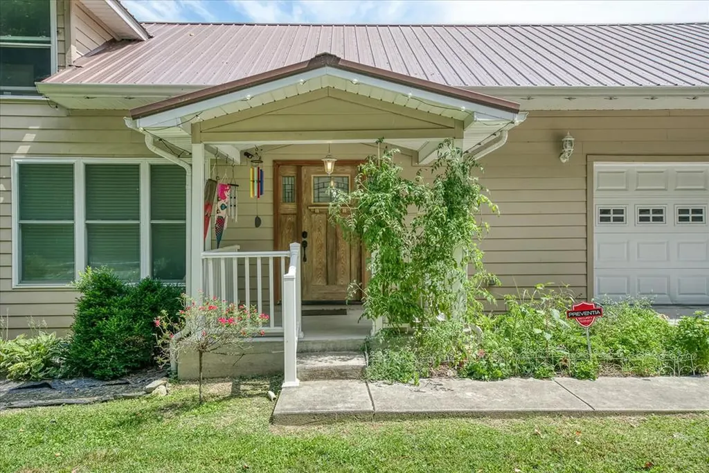 2867 Arcot Road Celina TN 38551