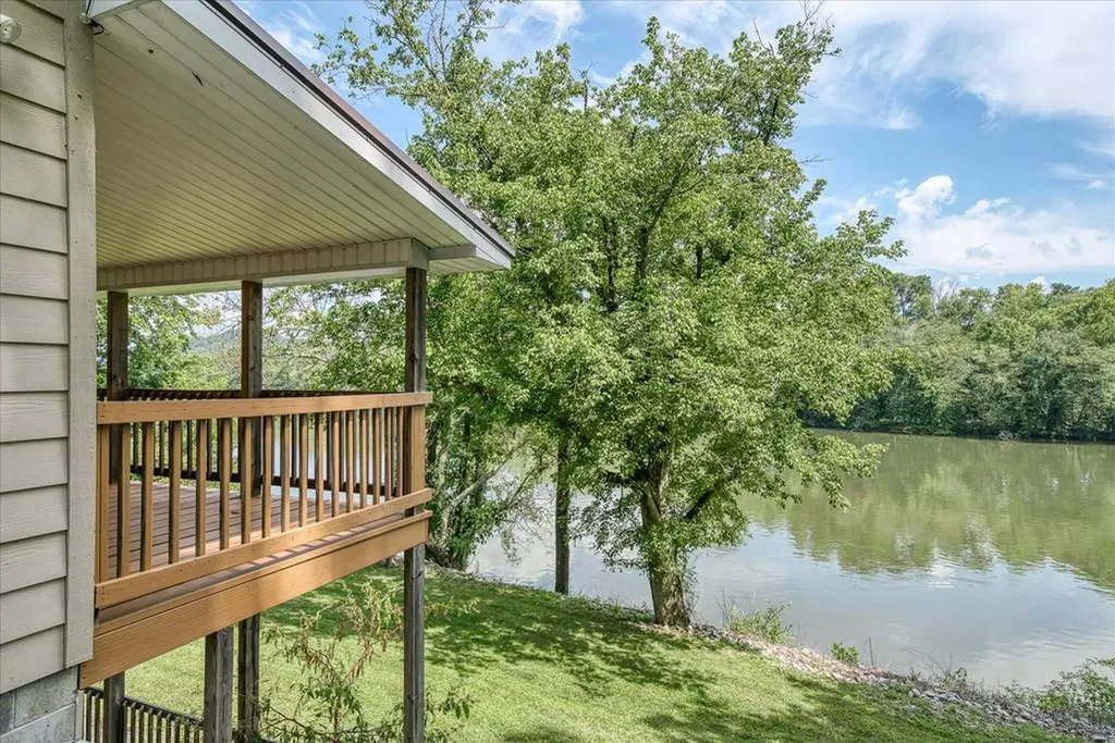 2867 Arcot Road Celina TN 38551