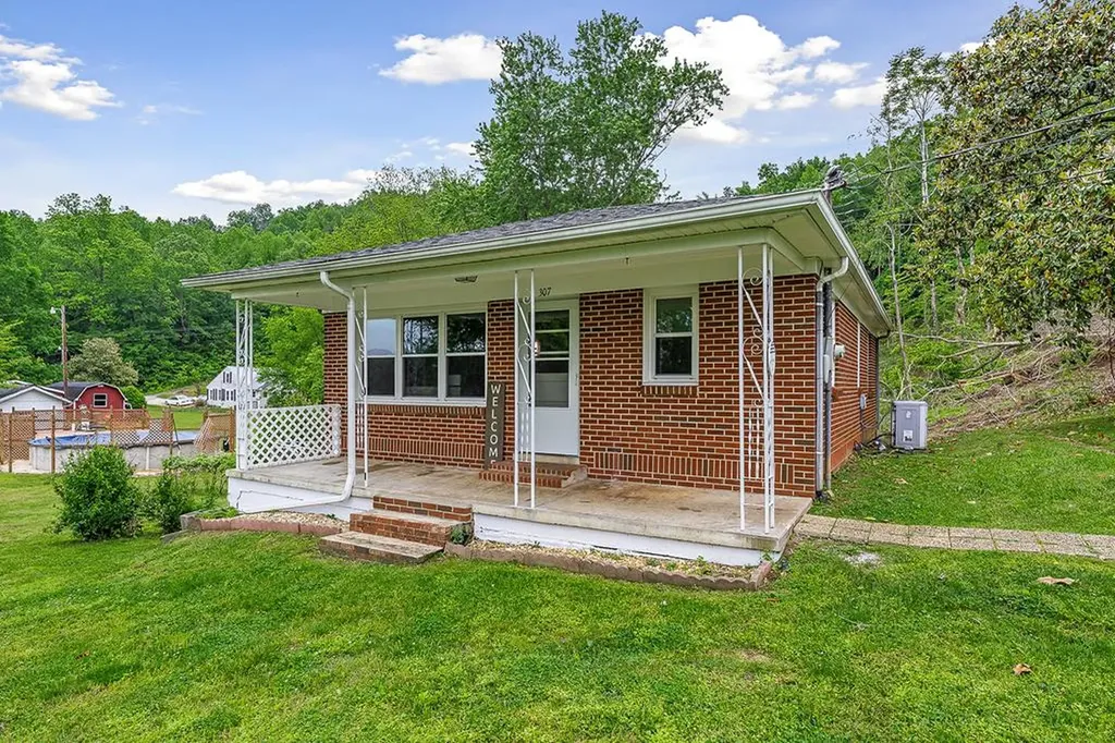 307 Miller Street Livingston TN 38570