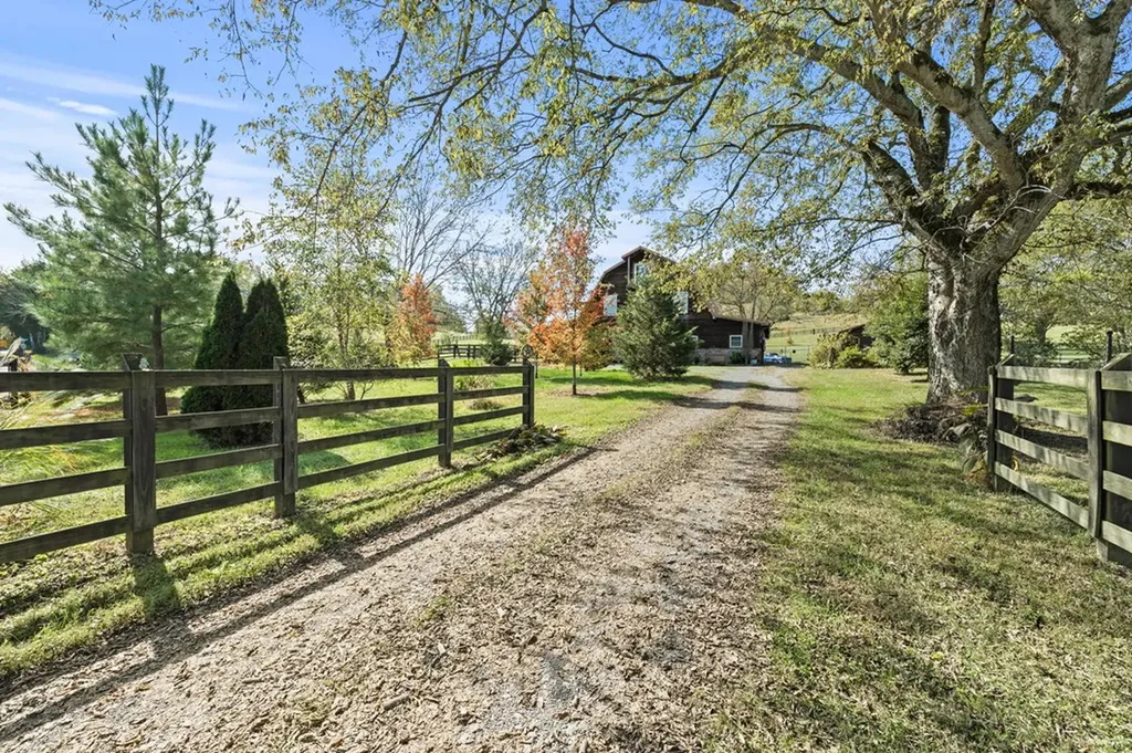 11528 Dodson Branch Highway Gainesboro TN 38562