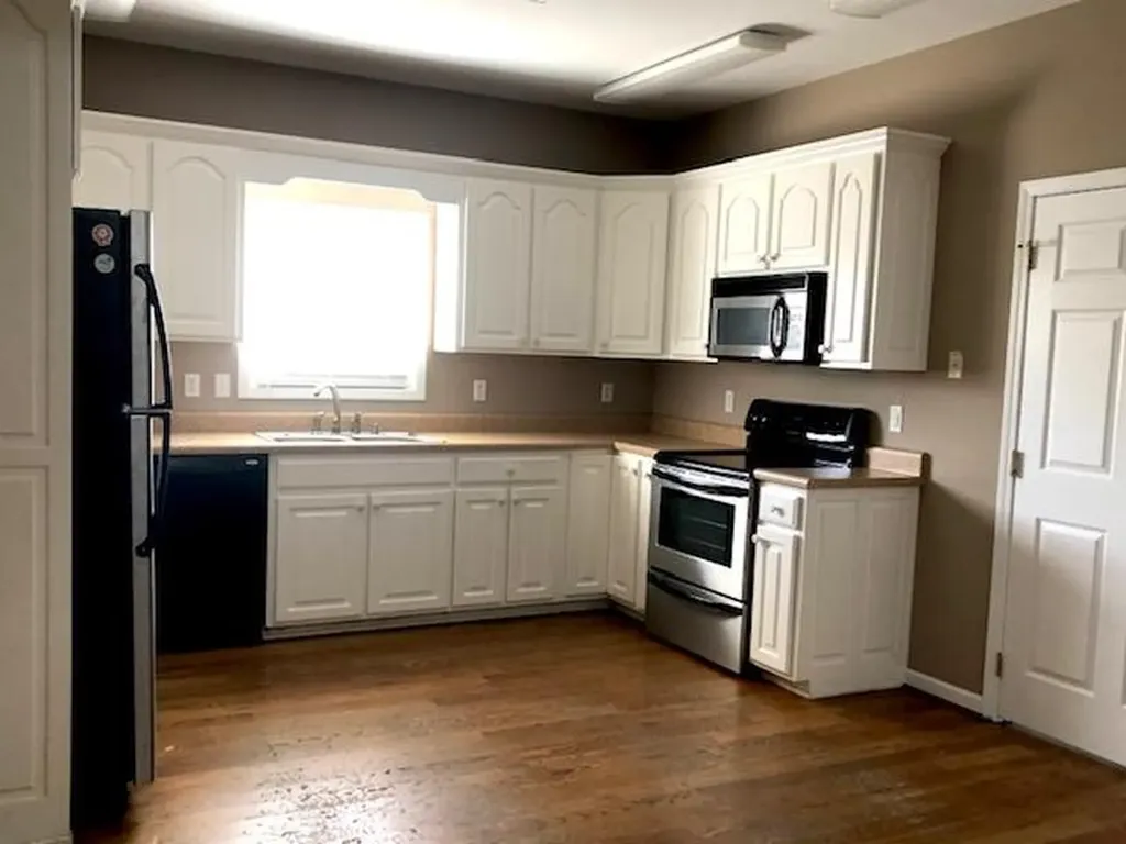 221 W Turn Table Road Sparta TN 38583