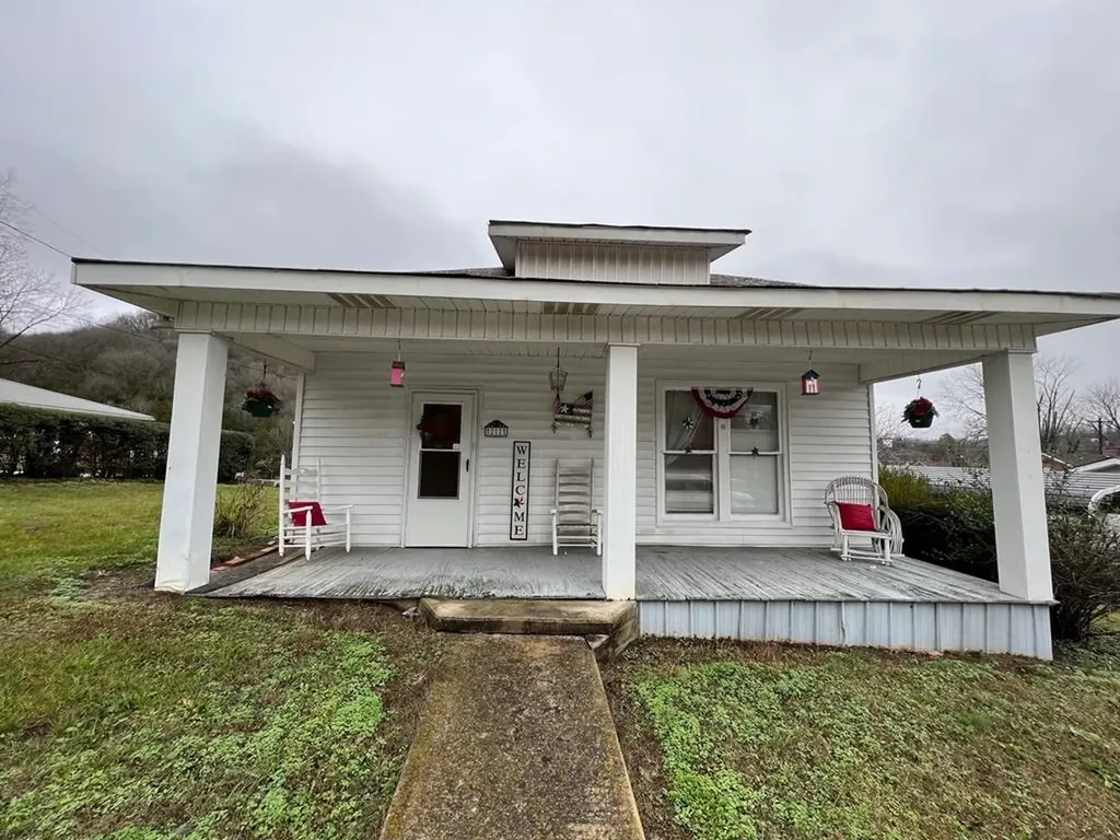 212 W Hull Avenue Gainesboro TN 38562