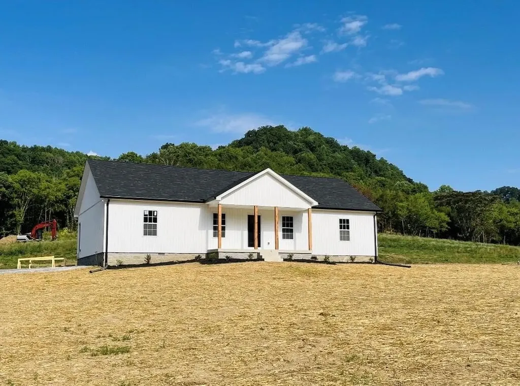 280 Club Springs Road Elmwood TN 38560