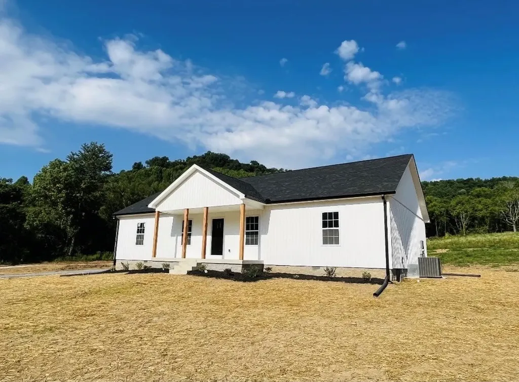 280 Club Springs Road Elmwood TN 38560