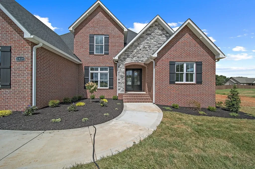 1929 Rivers Edge Drive Cookeville TN 38506