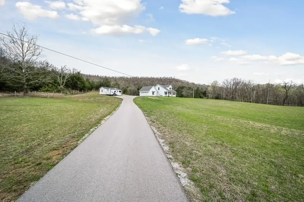 1200 Fredonia Lane Livingston TN 38570