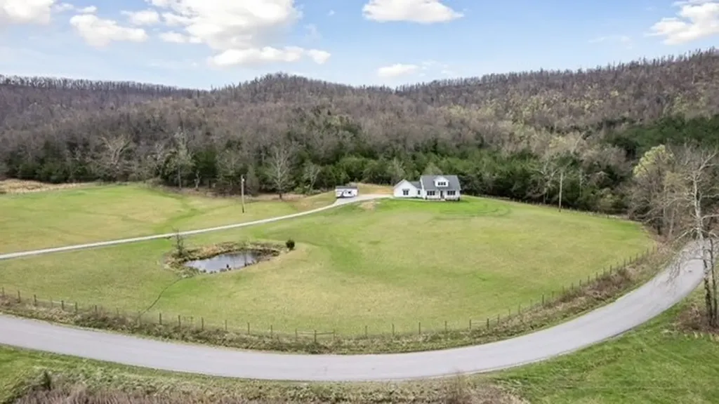 1200 Fredonia Lane Livingston TN 38570