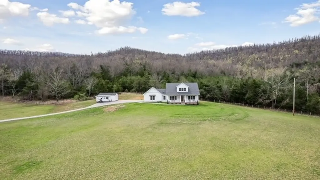 1200 Fredonia Lane Livingston TN 38570