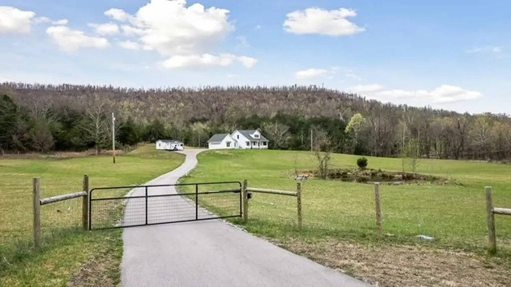 1200 Fredonia Lane Livingston TN 38570