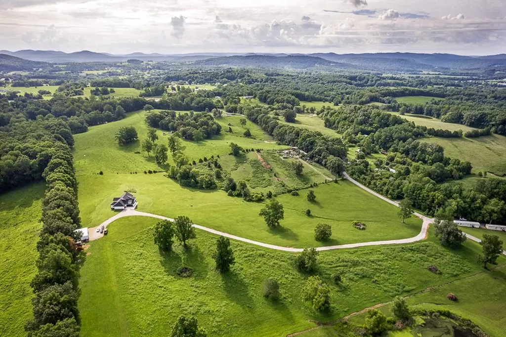 220 W Wilmouth Road Rickman TN 38580