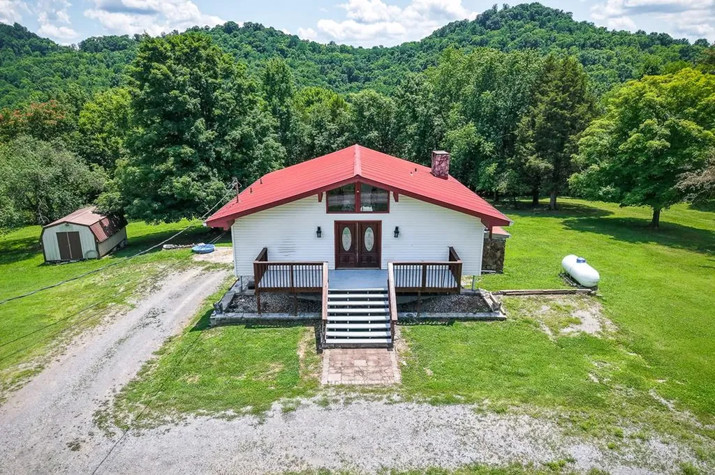 163 Ewing Lane Granville TN 38564-5025