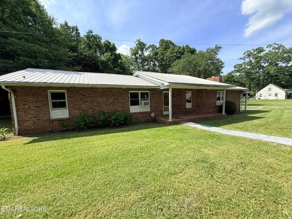 331 White Oak Street Jamestown TN 38556-4212