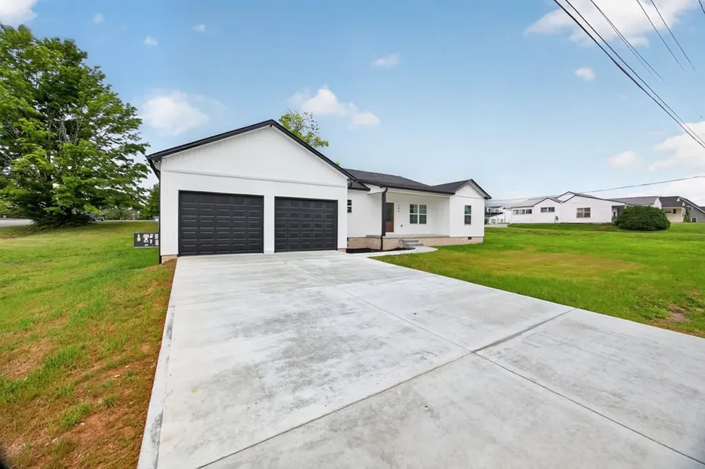208 E Crawford Avenue Monterey TN 38574