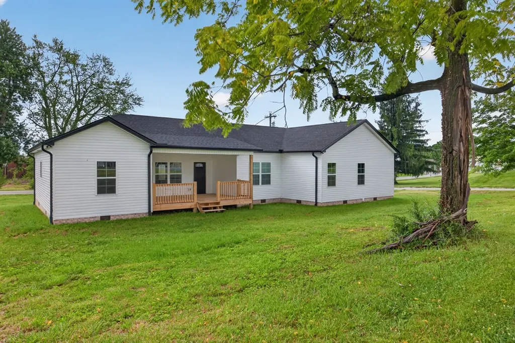 208 E Crawford Avenue Monterey TN 38574
