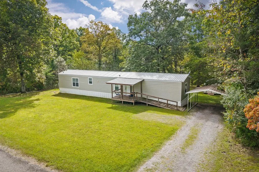 1180 Lake Hill Road Monterey TN 38574
