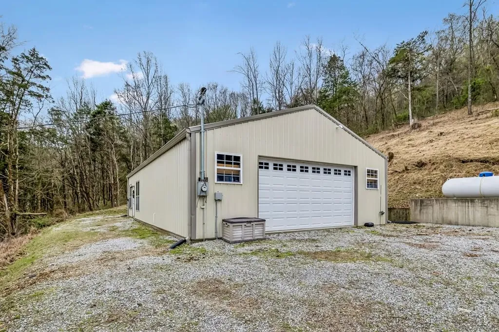 18 York Lane Elmwood TN 38560