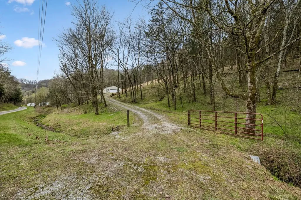 18 York Lane Elmwood TN 38560