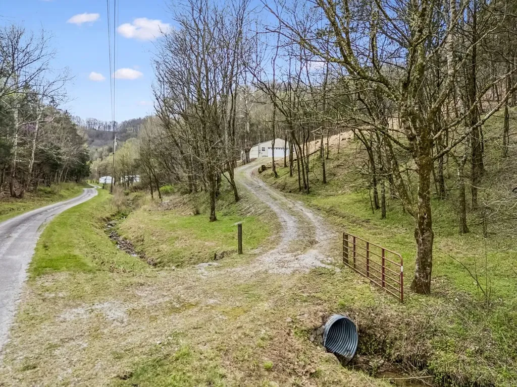 18 York Lane Elmwood TN 38560