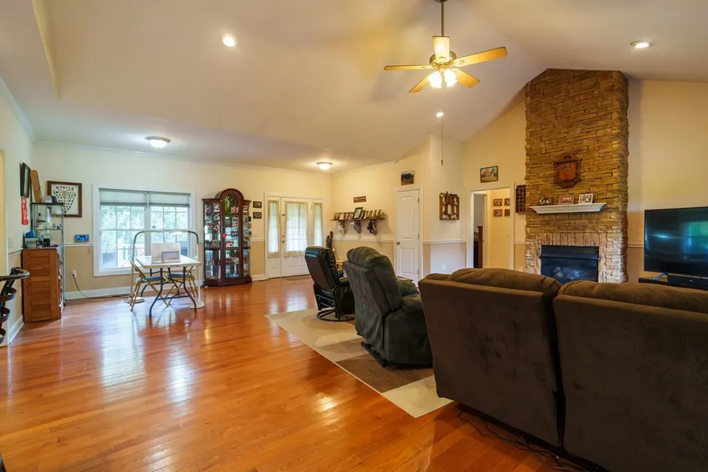 921 NE Green Meadows Road Cookeville TN 38506