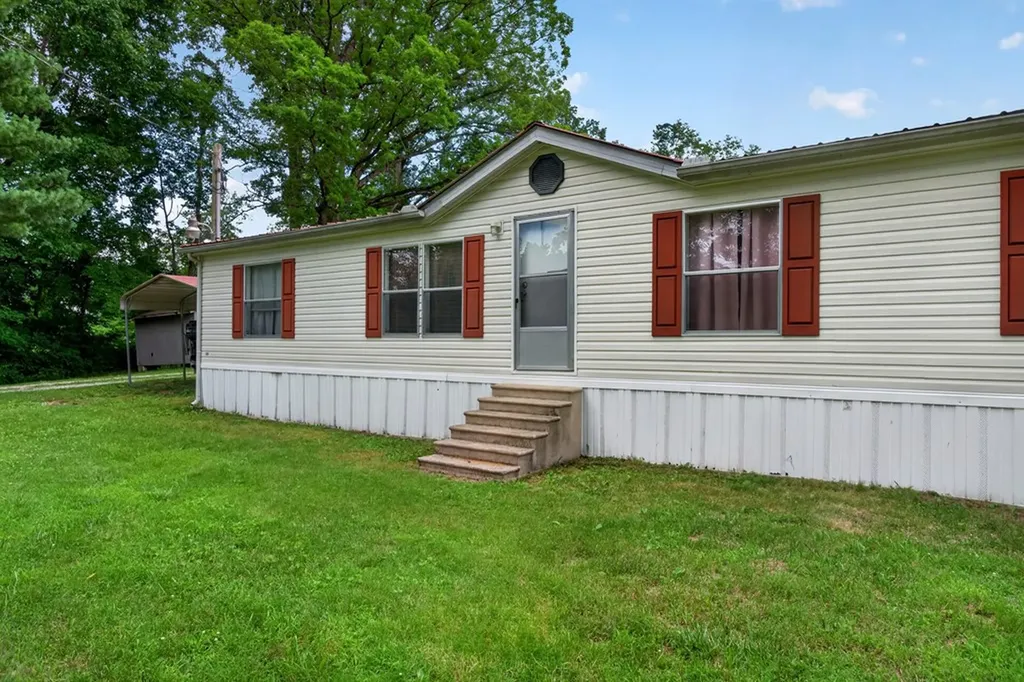 3013 Upper Hilham Road Livingston TN 38570