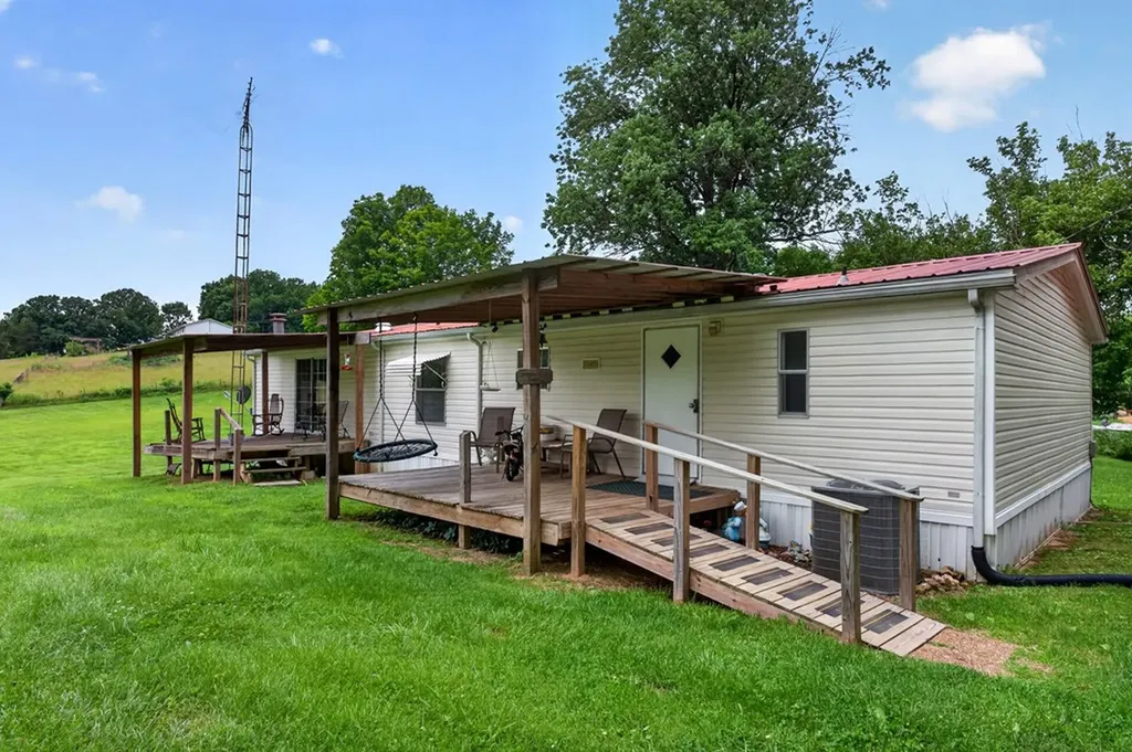 3013 Upper Hilham Road Livingston TN 38570